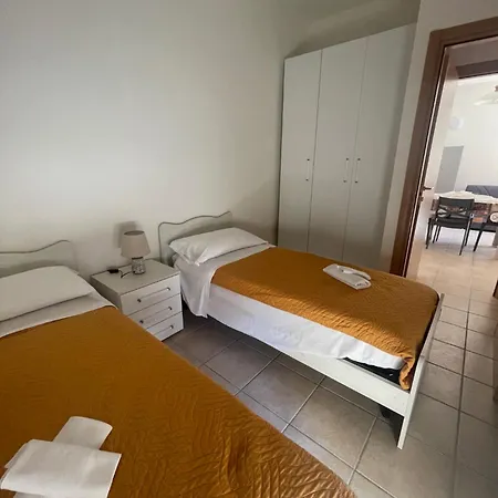 Lägenhetshotell 2 Bedroom With One Bathroom And Penthouse 3 Bedroom And 2 Bathroom Included With Umbrella And Sunbeds