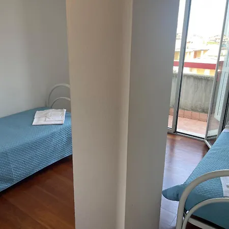 2 Bedroom With One Bathroom And Penthouse 3 Bedroom And 2 Bathroom Included With Umbrella And Sunbeds