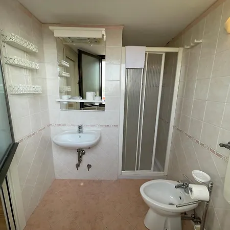 2 Bedroom With One Bathroom And Penthouse 3 Bedroom And 2 Bathroom Included With Umbrella And Sunbeds Лидо-Адриано