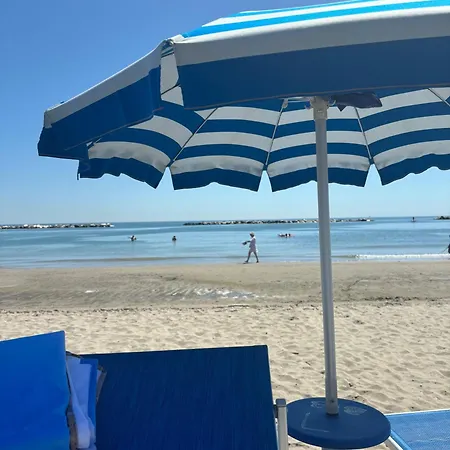 Lägenhetshotell 2 Bedroom With One Bathroom And Penthouse 3 Bedroom And 2 Bathroom Included With Umbrella And Sunbeds Lido Adriano