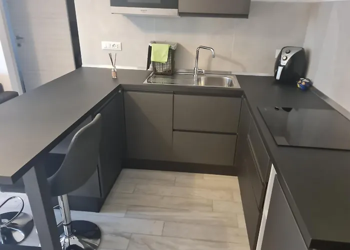 Adriano לידו אדריאנו