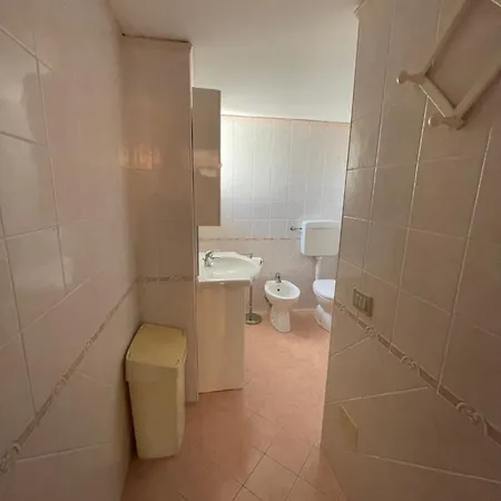 2 Bedroom With One Bathroom And Penthouse 3 Bedroom And 2 Bathroom Included With Umbrella And Sunbeds 3*