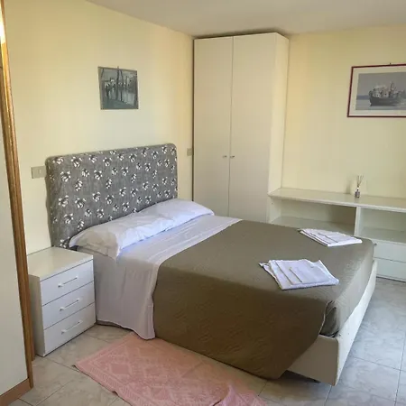 2 Bedroom With One Bathroom And Penthouse 3 Bedroom And 2 Bathroom Included With Umbrella And Sunbeds Apartmanhotel Lido Adriano