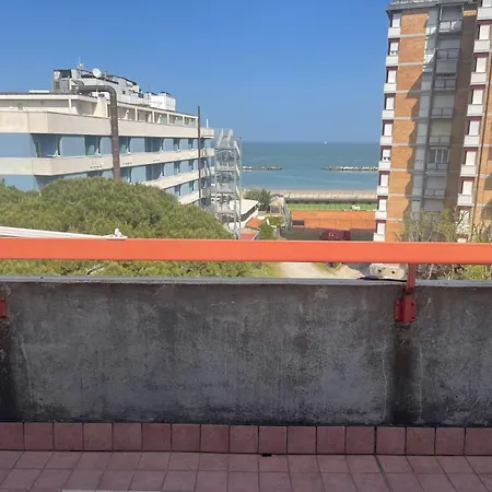 2 Bedroom With One Bathroom And Penthouse 3 Bedroom And 2 Bathroom Included With Umbrella And Sunbeds Lido Adriano