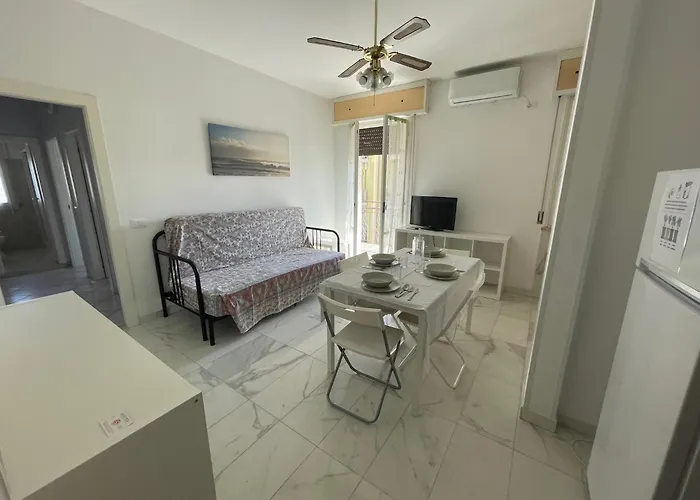 Residence New Solaria Beach Included With Umbrella And Sunbeds 3* 리도아드리